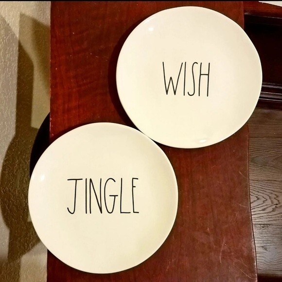 Rae Dunn Set of 2 Holiday Dessert Plates - Picture 1 of 3